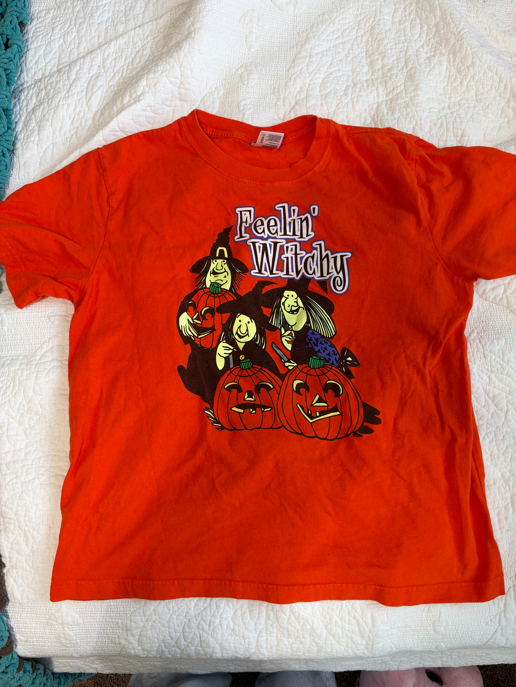 Vintage “Feelin Witchy” Graphic Tee
