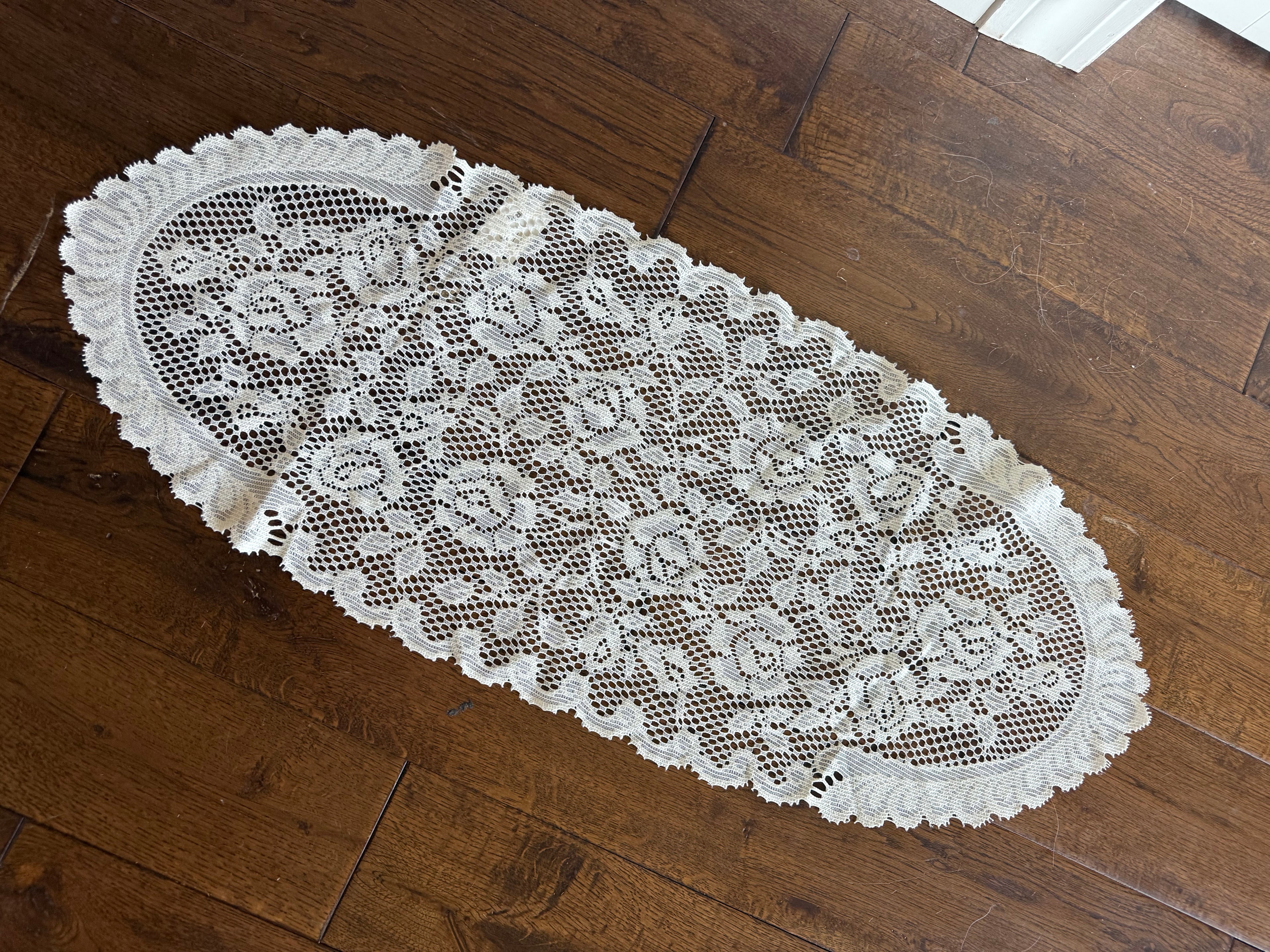 Lace Oval Table Runner