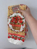 NWT Vintage Strawberry Hand Towels 2pk
