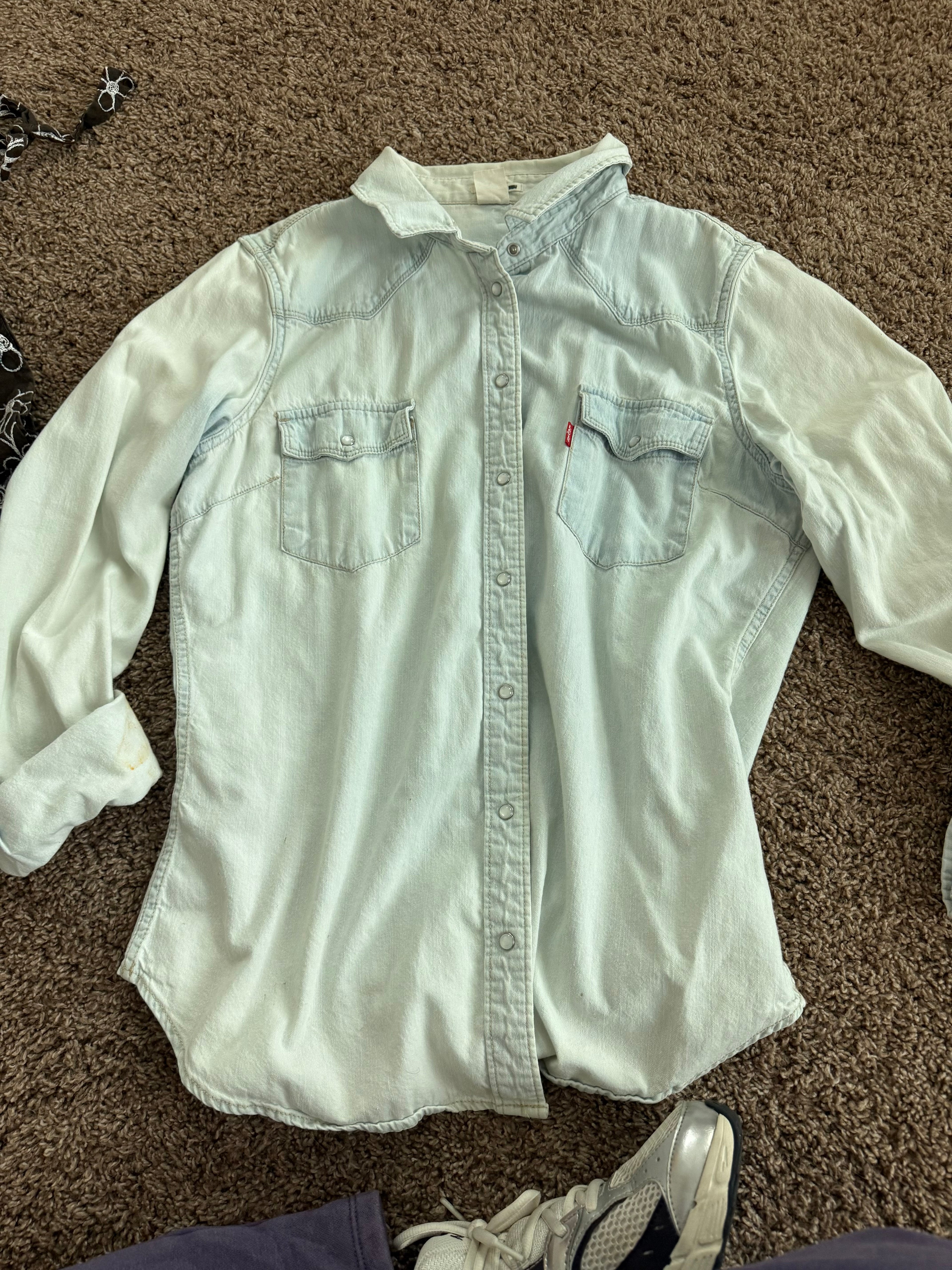 Levi’s Lightwash Pearl Snap
