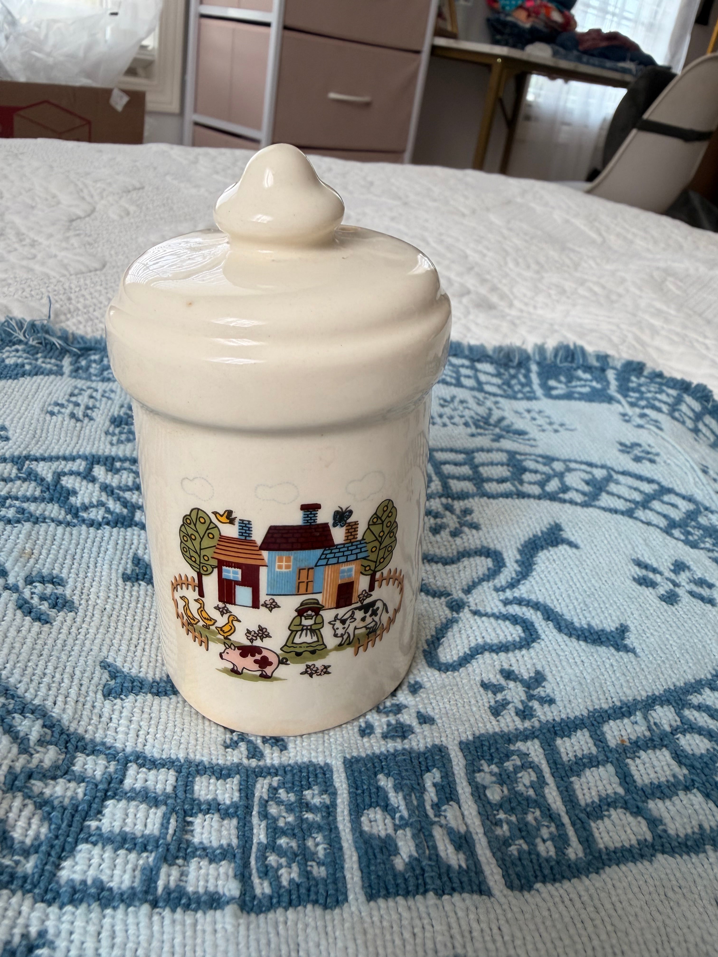 Vintage Heartland Ceramic Shaker