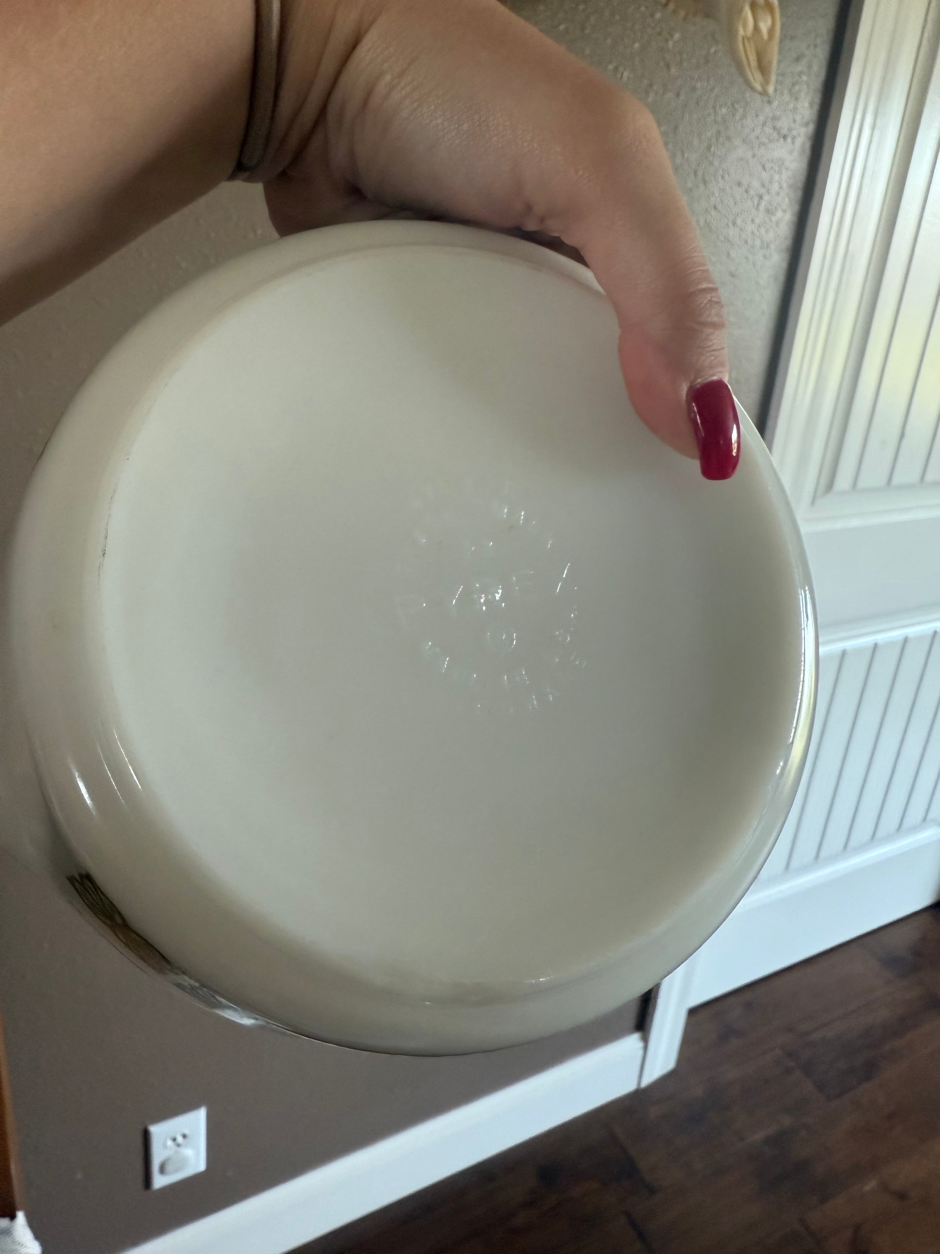 Pyrex Round Casserole Dish