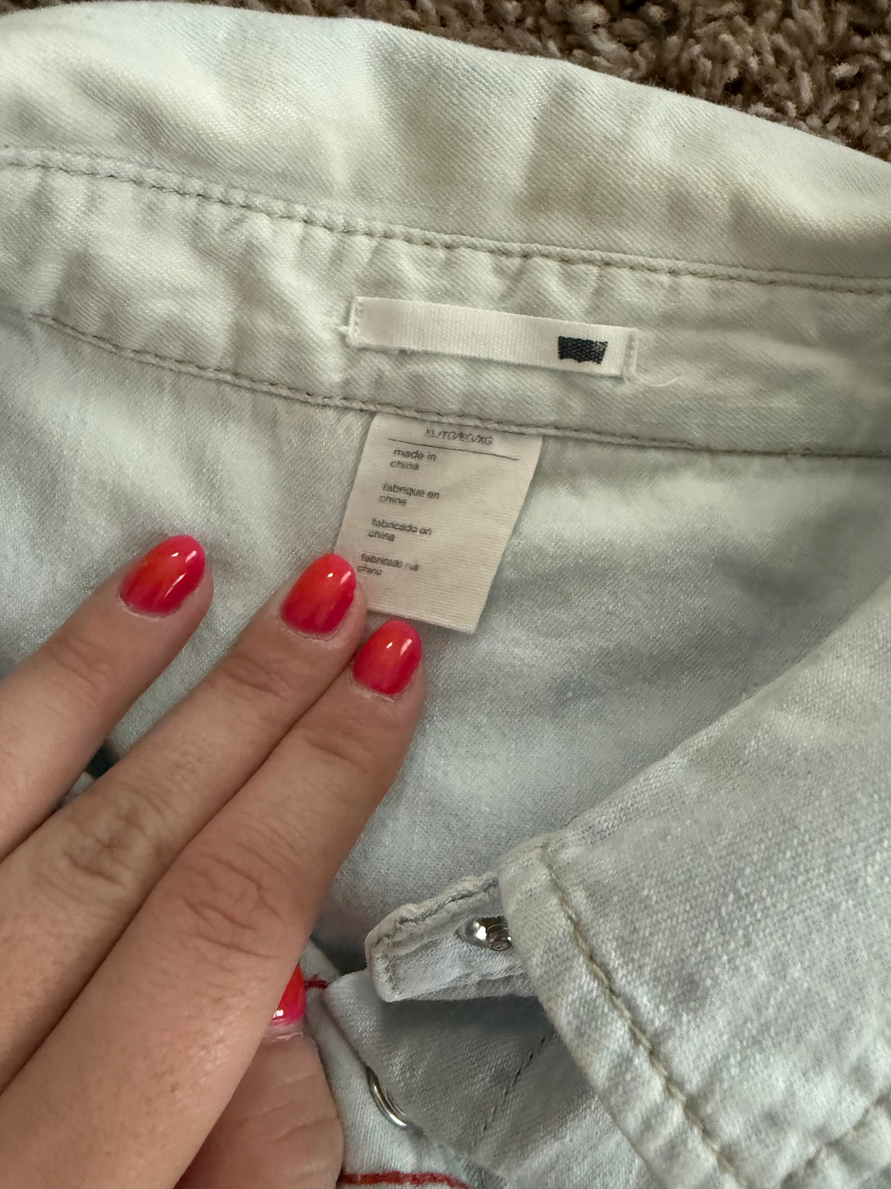 Levi’s Lightwash Pearl Snap
