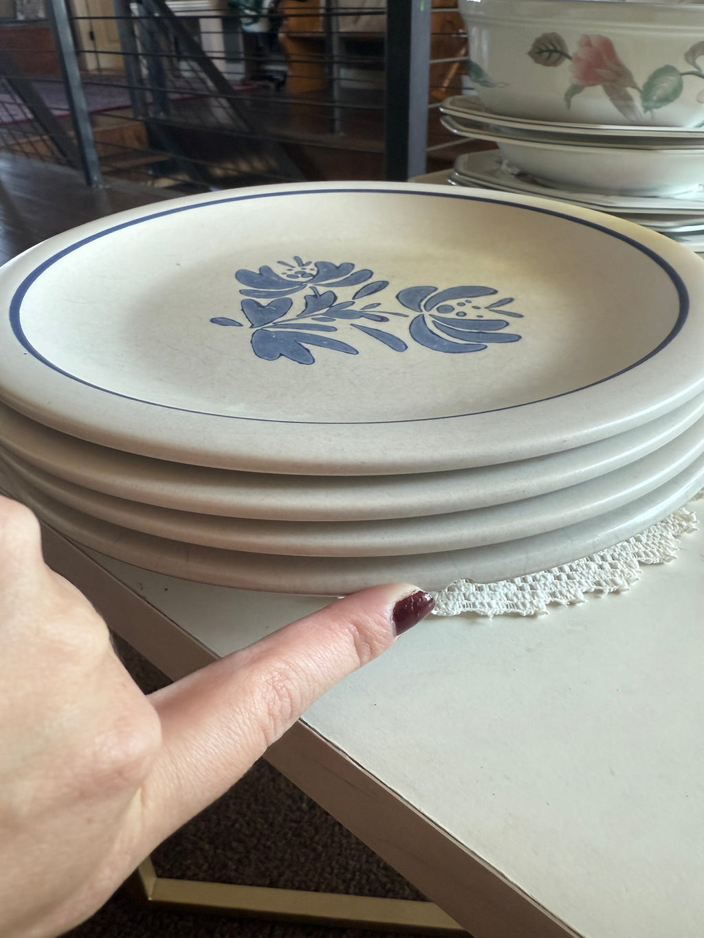 Vintage Pfaltzgraff Yorktowne Dinner Plates — Set of 4