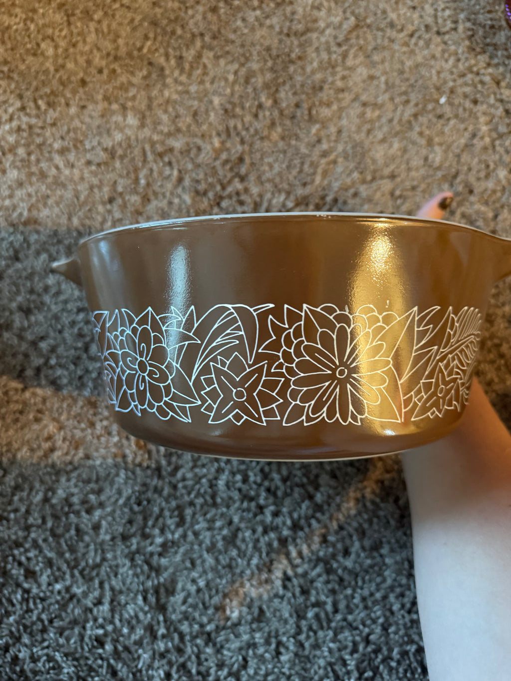 Vintage Woodland Pyrex 475-B