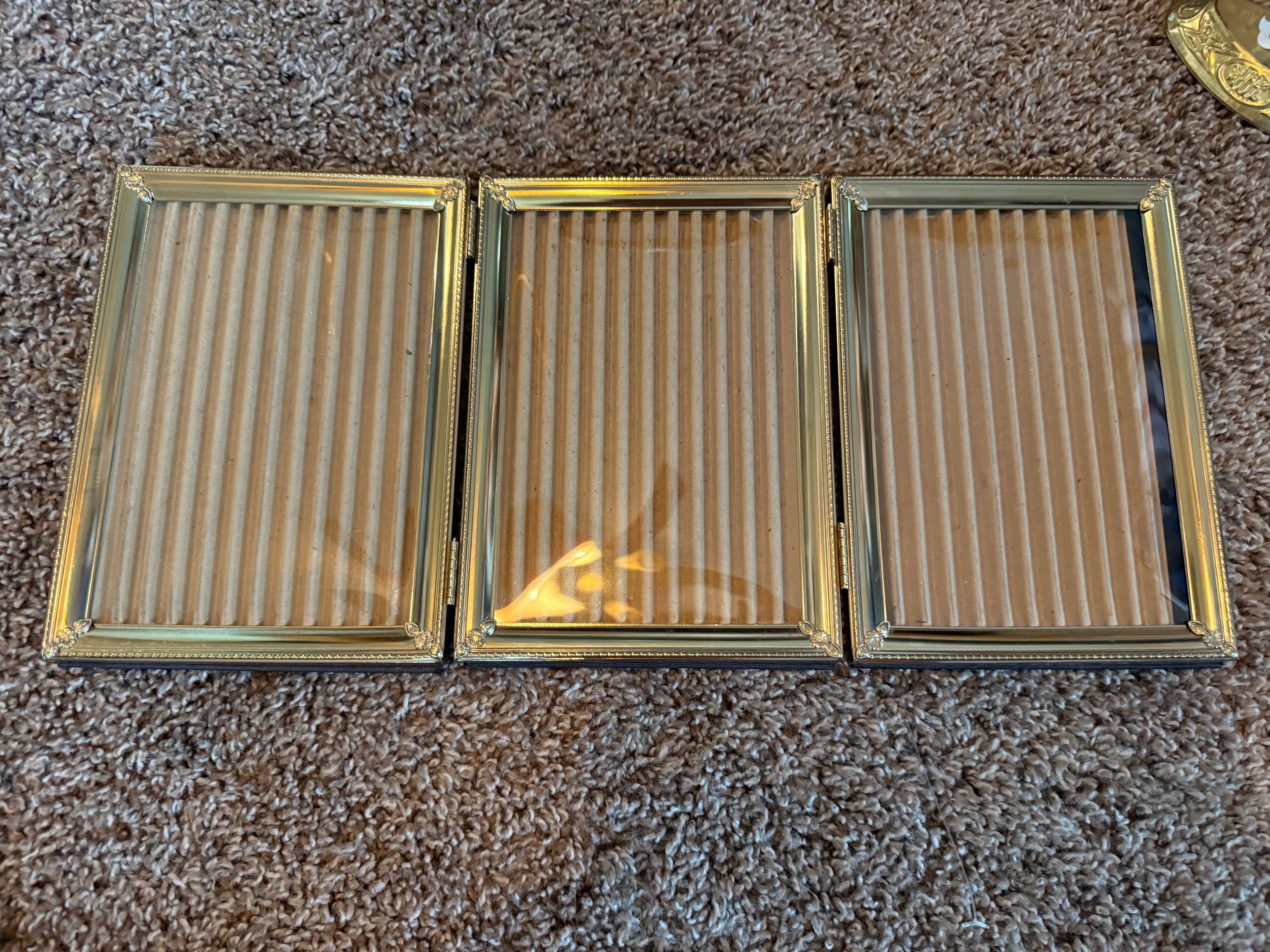 Antique Gold Folding 3-part Frame