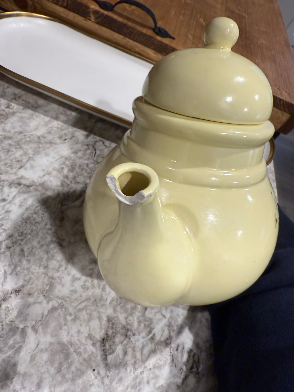 Vintage Yellow Daisy Teapot