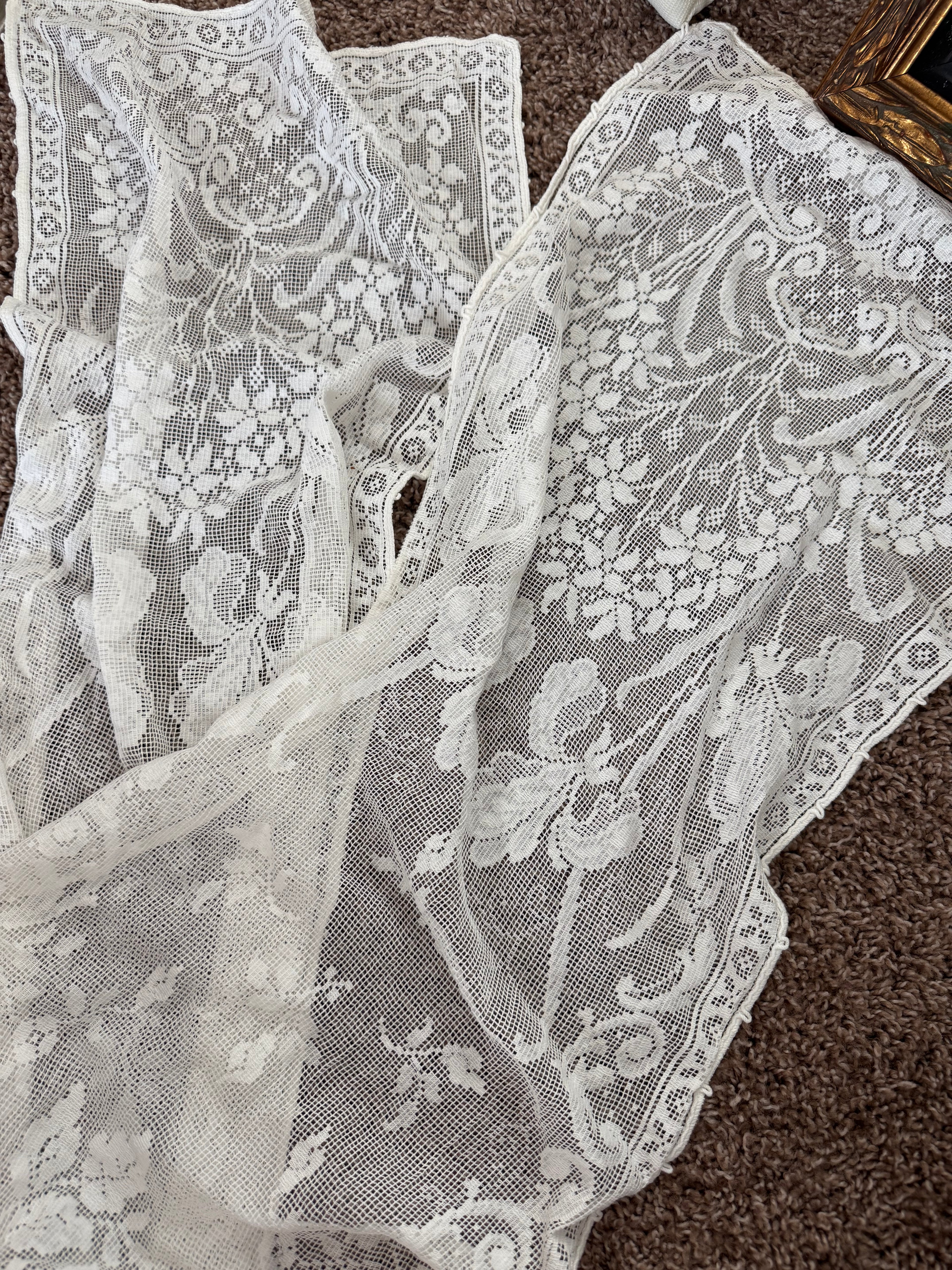 Vintage Lace Table Runner